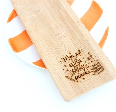 Cadeau voor de juf – Bamboe borrelplank met gravering – Mijn juf is er eentje van de bovenste plank