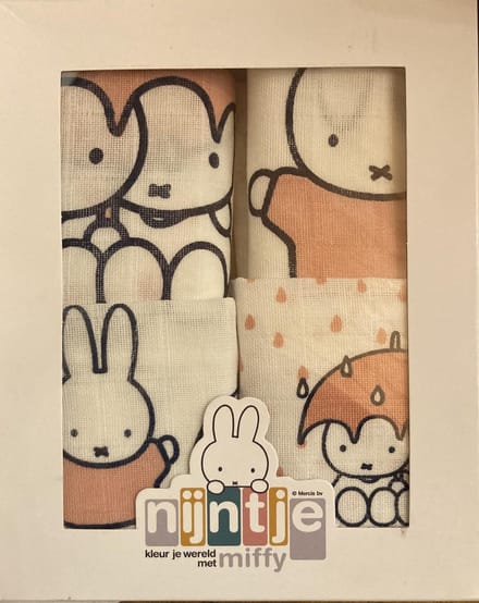 Nijntje geschenkset meisje 2 luiers en 2 monddoekjes hydrofiel
