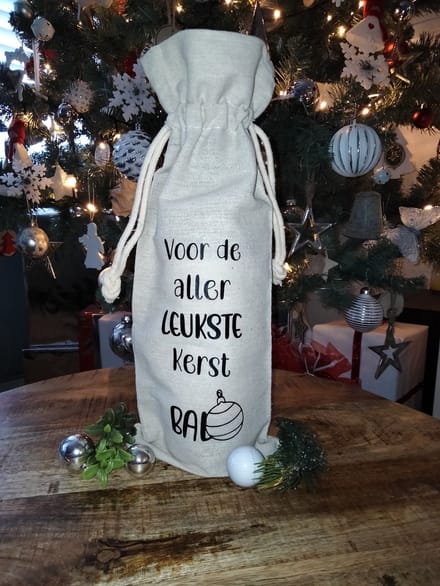 KERST Wijnzak linnen met tekst "LIEFSTE KERSTMUTS" & "LEUKSTE KERSTBAL"