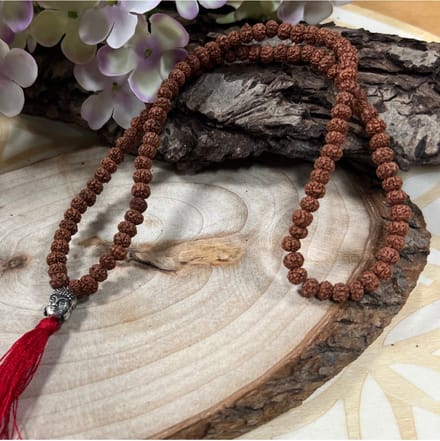 Mala ketting Rhudraksha boeddha hoofd rode kwast 25 cm
