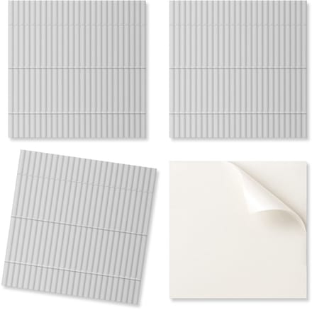 Decoratieve vinyl wandtegels met parallelle lijnen in een formaat van 20x20x20 cm.