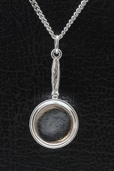 Zilveren Koekenpan ketting hanger