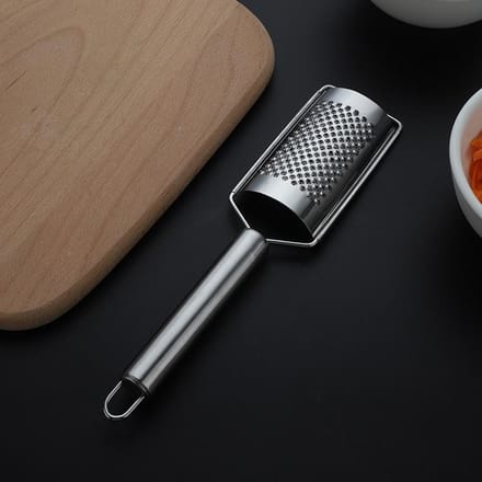 Râpe à fromage multifonctionnelle en acier inoxydable, raboteuse à fromage tranchante, couteau à copeaux de fromage Ginger Shredder argenté