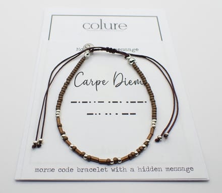 Colure® morse code armband bruin Carpe Diem