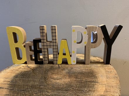 Houten letters Be Happy of Bee Happy