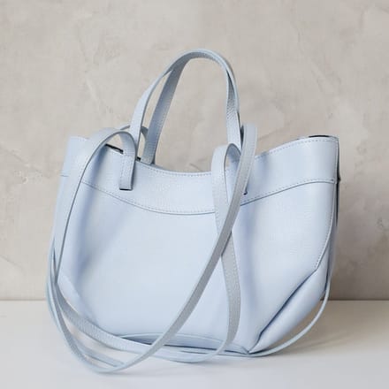 Luka – pastelblauwe leren shoudertas dames