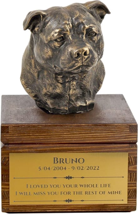 Urn met gravure en sculptuur van Staffordshire Bull Terrier