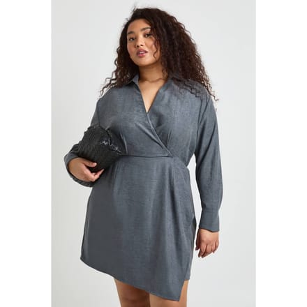 boohoo Dames Plus Gepelde Kraag Wikkel Blousejurk | Houtskool | Maat: 46