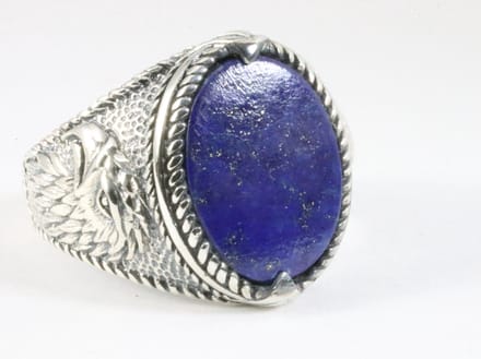 Zware bewerkte zilveren ring met lapis lazuli - maat 19