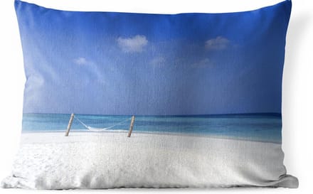 Buitenkussens - Tuin - Een wit strand met een hangmat bij de Maldiven - 50x30 cm