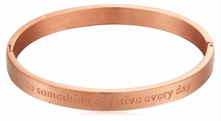 BY-ST6 Bangle Armband met tekst "Do something creative every day" kleur Rosé 7mm!