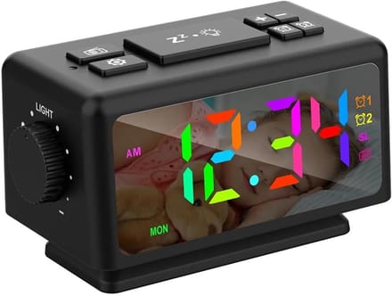 Digitale Wekker met RGB Verlichting, FM Radio en Dubbele USB Oplader