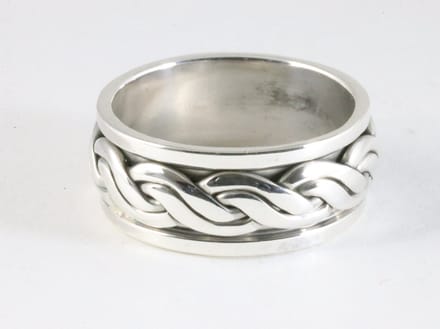 Zware zilveren ring met kabelpatroon - maat 19