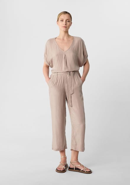Vrouwelijke losse shorts met elastische taille en strikceintuur COMMA