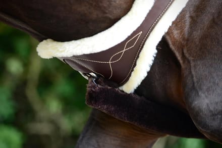 Anatomische Elastische Borstriem met Imitatiebont - Comfort en Bewegingsvrijheid voor Paarden