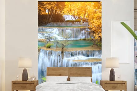 Behang - Fotobehang Waterval - Herfst - Bomen - Bruin - Water - Breedte 155 cm x hoogte 240 cm