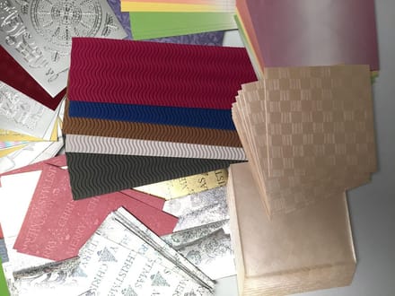 Super Groot Knutsel Pakket - Karton, enveloppen, kaarten, stickervellen in bewaardoos - Voor ieder wat wils