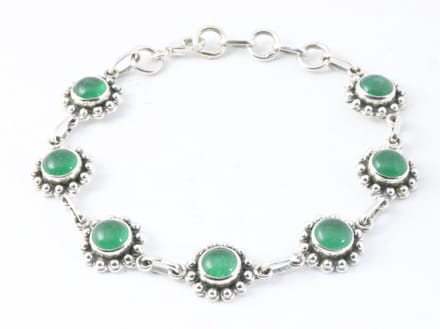 Bewerkte zilveren armband met jade