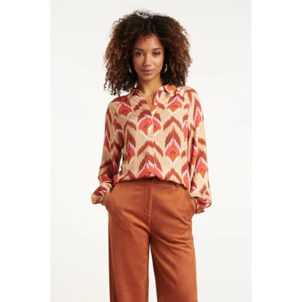 Smashed Lemon Aztec print blouse in warmroze en camel |