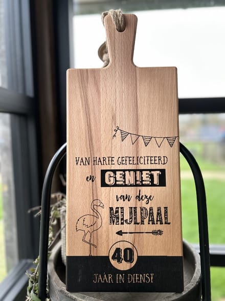 Creaties van Hier - Serveerplank - Jubileum - 40 jaar in dienst - Hout - 49 cm