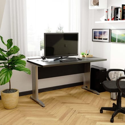 Bureau 135 cm met metalen poten, gelamineerde plaat, ABS-rand, modern design
