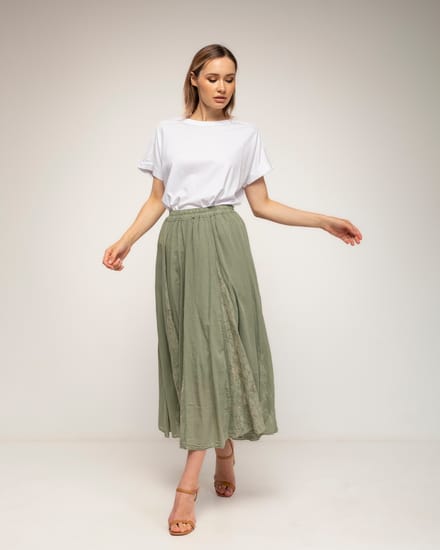 Uitlopende rok met kantdetails, voering en een elastische taille