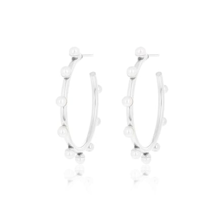 Silver coloured earrings with pearls