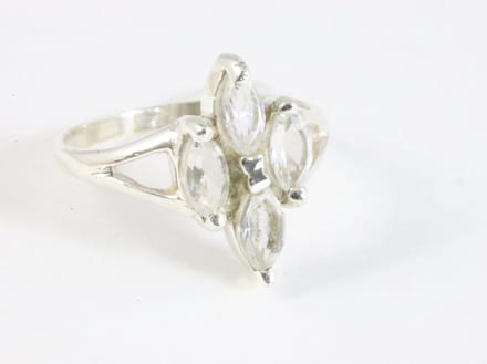 Fijne zilveren ring met bergkristal - maat 16