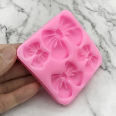 Siliconen Vormenset met Chocolade Gummies en Strikken - Perfect voor het Decoreren van Taarten en Cupcakes