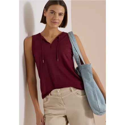 Top met split in de hals en bandjes