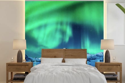 Behang - Fotobehang Noorderlicht - Berg - Sneeuw - Breedte 280 cm x hoogte 280 cm