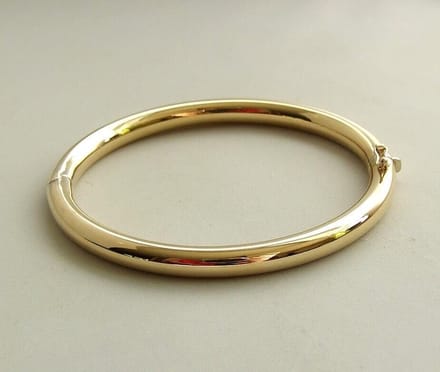 Geel gouden bangle rond model