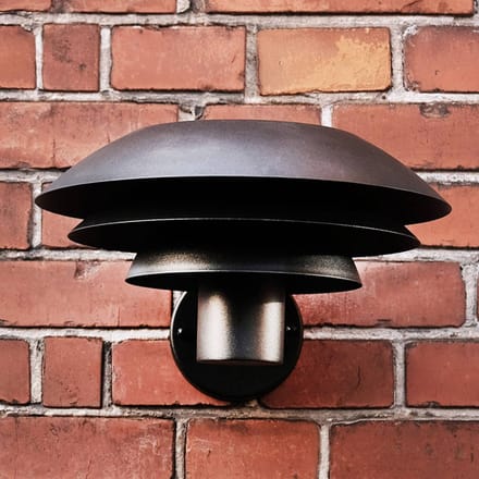 Dyberg Larsen buitenwandlamp DL31, zwart Ø 31 cm
