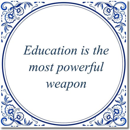 Tegeltje met standaard - Education is the most powerful weapon