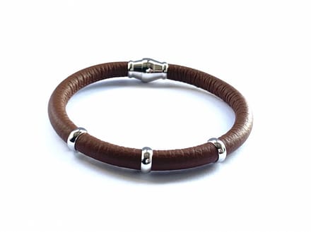 NIEUW! Jolla - dames armband zilver - leer - magneetsluiting - bedels - Single Silver - Camel