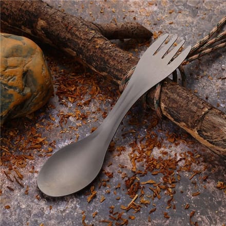 Draagbare 2-in-1 lepel-vorkcombinatie van titaniumlegering voor buiten, voor picknicks, kamperen en reizen zilver