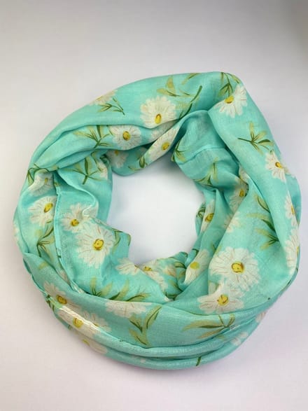 Sjaal vrolijk met bloemetjes 50% katoen met 50% viscose
