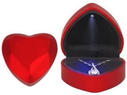 Sieradendoos Hartvorm - Ring Presentatie - Cadeau Geven - Ingebouwd LED Licht - 6.5 x 7.1 cm - Rood