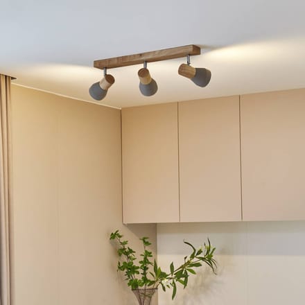 Lindby Filiz spot, 3-lamps, 47 cm lang, hout, beton, E14