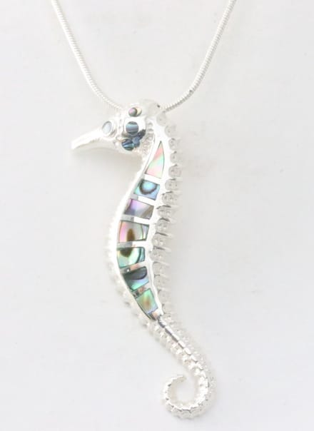 Zilveren zeepaardje met abalone schelp aan ketting