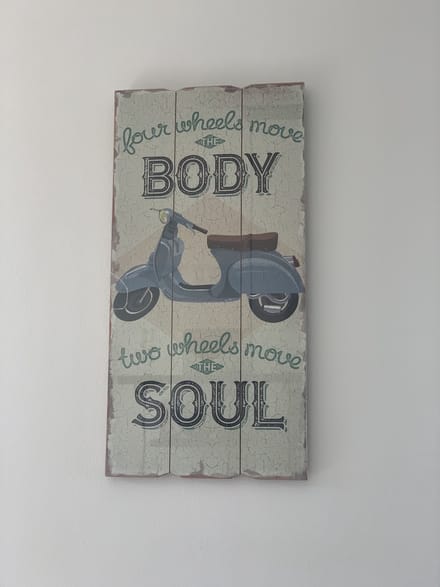 Wandbord Vespa "Two wheels move the soul"