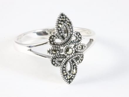 Hoogglans zilveren ring met marcasiet - maat 18