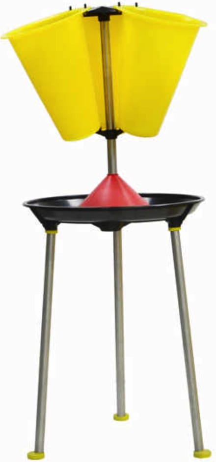Kippen slachttafel met 3 slachttrechters - Killing cones - slacht trechter