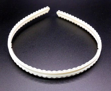 Diadeem met patroon cremekleur