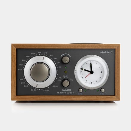 Tivoli Audio Model Three Bluetooth-klokradio met USB-A en USB-C oplaadpoorten (kersen/metallic taupe)