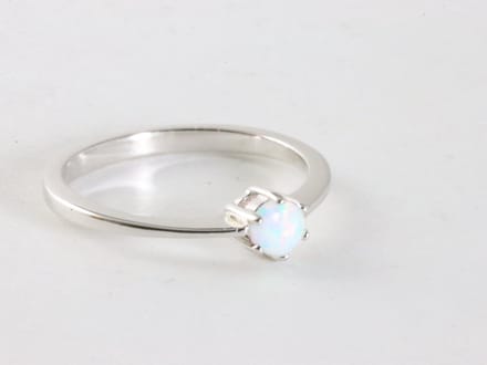 Fijne hoogglans zilveren ring met welo opaal - maat 19