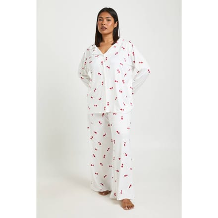 boohoo Dames Plus Valentijnsdag Hart Print Lange Mouw Shirt & Broek Pyjama Set | Wit | Maat: 48