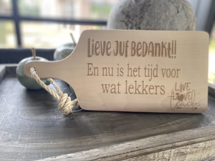 Creaties van Hier - serveerplankje -juf - 35 cm - hout