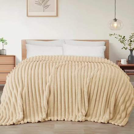 Fleece deken - Zachte plaid - Gezelligheid thuis - Jacquard gestreept - 152 x 203 cm - Beige