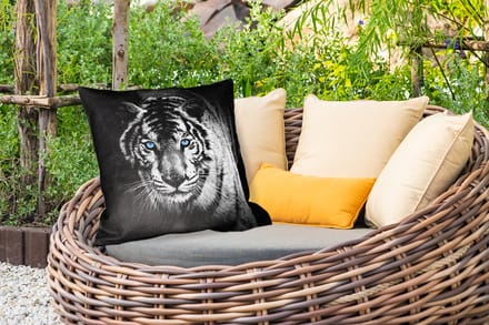 Sierkussen Buiten - Tijger - Dier - Zwart - Blauw - Modern - 60x60 cm - Weerbestendig